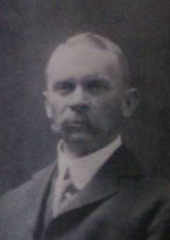 Dr Willem Versfeld